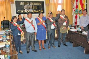La Asamblea posesiona a su flamante directiva